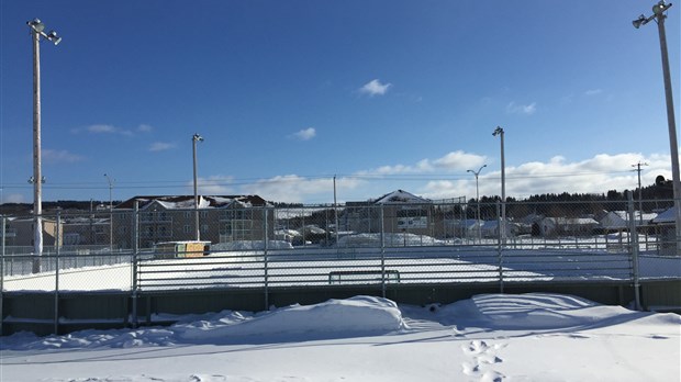 Les patinoires extérieures fermées à nouveau