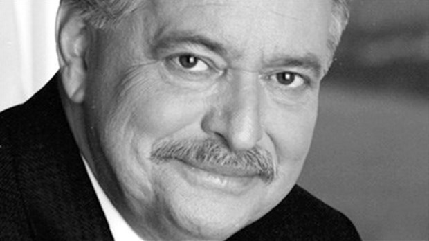 Drapeaux en berne à la Ville de Rimouski suite au décès de Jacques Parizeau 