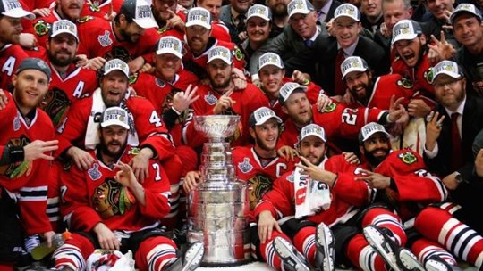 Les Blackhawks de Chicago gagnent la Coupe Stanley à la maison 