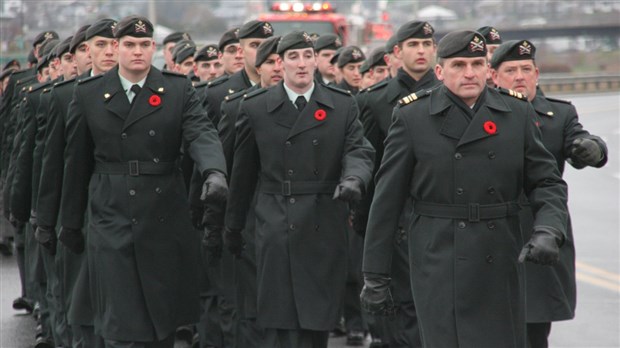 Ralentissement de la circulation lors de la parade de la Légion royale canadienne
