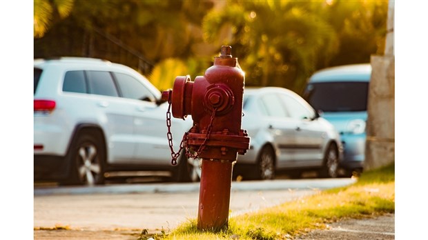 Réparation d'une borne d'incendie sur la rue du Repos