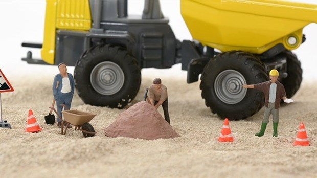Travaux de remblaiement d'un bâtiment sur la rue Saint-Pierre