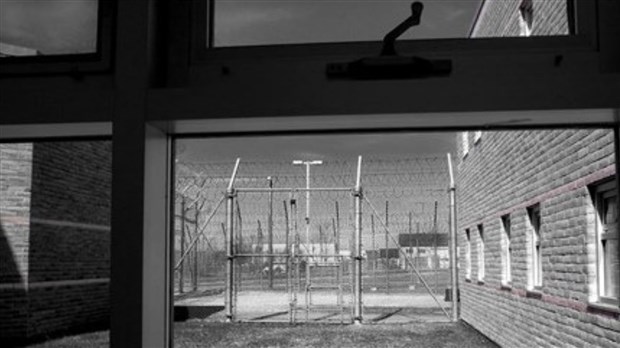 Deux agents des services correctionnels arrêtés pour trafic de stupéfiants