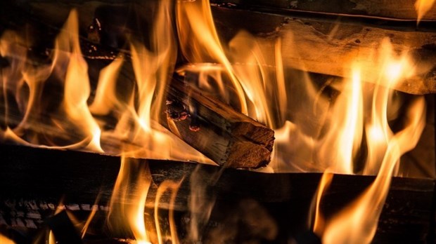 Les cendres chaudes représentent un risque réel d’incendie, rappelle Rimouski