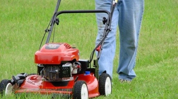 Tondeuses et tracteurs de pelouse ne sont pas des jouets, rappellent les Amputés de guerre