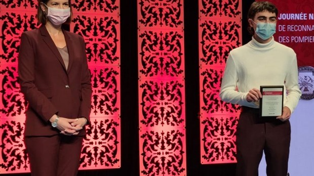 Quatre jeunes rimouskois honorés par Québec