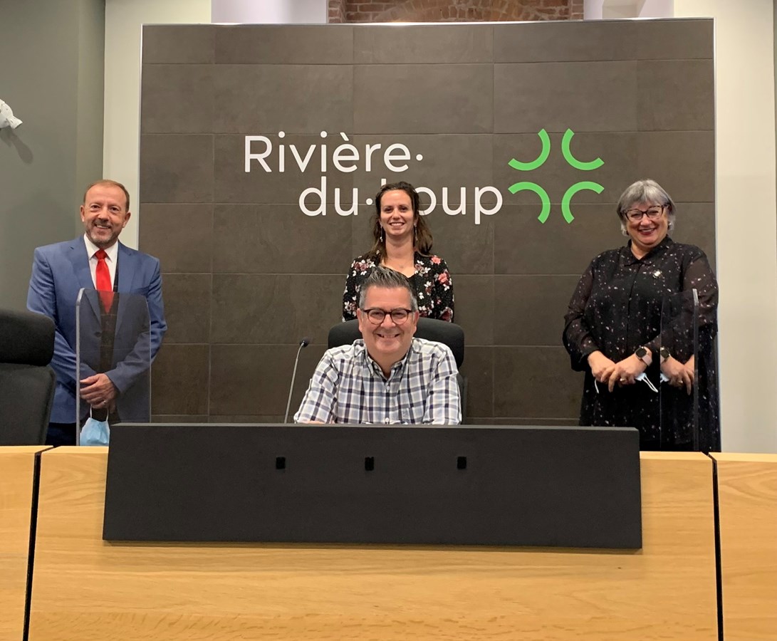 Mario Bastille est officiellement le nouveau maire de Rivière-du-Loup