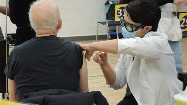 3e dose de vaccin : des gens tentent de contourner les règles pour l’obtenir