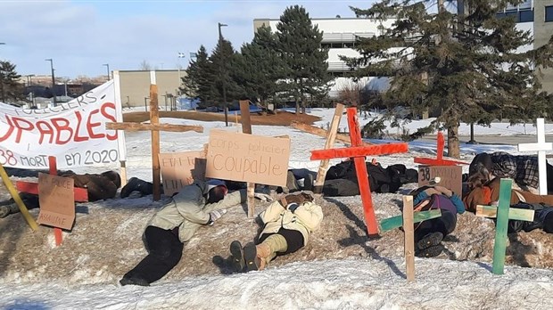 Un geste d’éclat à Rimouski pour dénoncer la brutalité policière