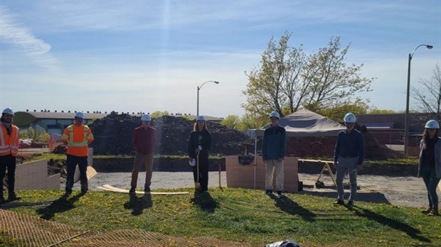 La construction du module de planche à roulettes débute au complexe sportif Guillaume-Leblanc