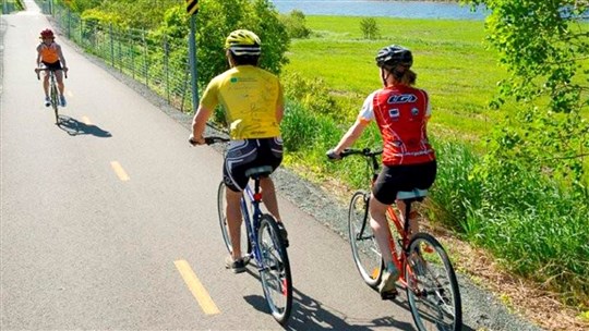 4,5 millions de Québécois font du vélo, de plus en plus électrique