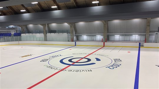 Patiner en plein été sur nouvelle glace du Stade de la Cité des jeunes à Rivière-du-Loup