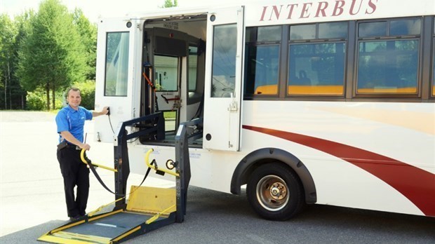 Élections fédérales : le transport adapté et collectif en régions oublié, déplore l’UTACQ