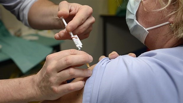 Tempête : les 8 cliniques de vaccination de la région fermeront plus tôt