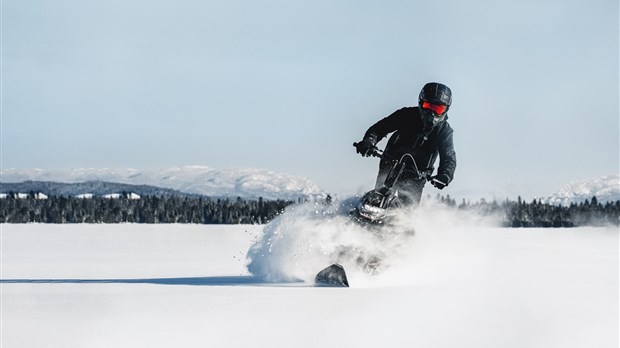 Une nouvelle motoneige en conduite debout fabriquée au Québec