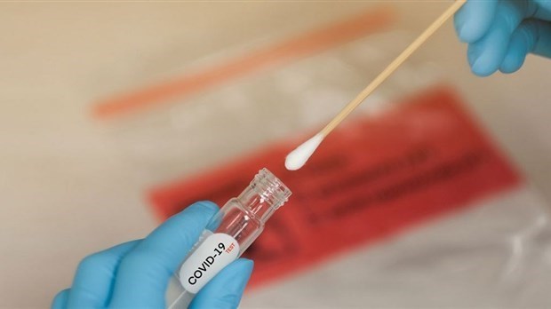 COVID-19 : les 70 ans et plus avec des symptômes ont accès aux tests PCR