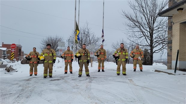 Les pompiers de Rivière-du-Loup rendent hommage à leur collègue décédé au Lac-Saint-Jean