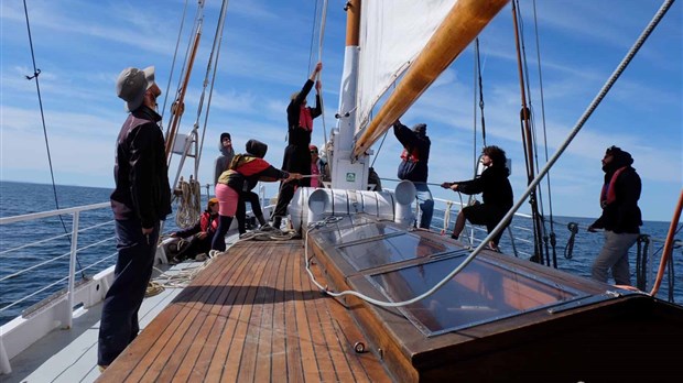 Le voilier-école EcoMaris à Rimouski le 29 juin pour le départ de La route des possibles