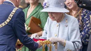 Sondage: 56 % des Canadiens sont opposés au serment d'allégeance à la reine