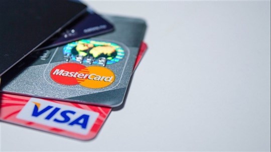 Hausse du versement minimal sur les cartes de crédit