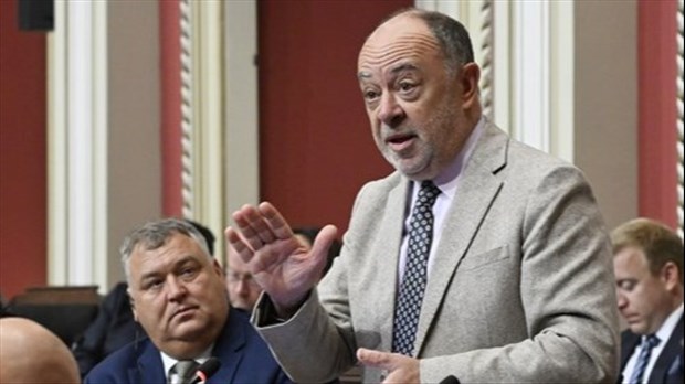 Projet de loi sur la rémunération: des médecins songent à quitter le Québec