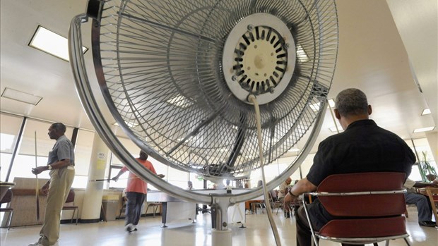 Aînés et chaleur: les ventilateurs sont presque toujours de mise au Québec