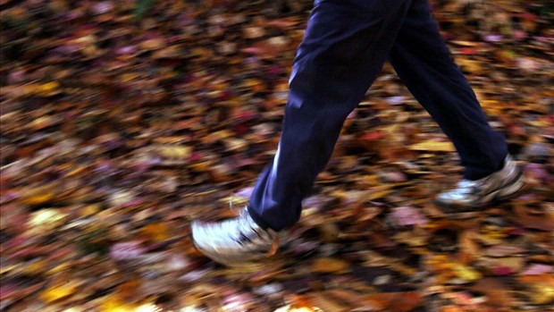 Étude: peu de différence entre 7000 et 10 000 pas par jour