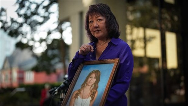 Des militants demandent à Ottawa de mieux encadrer les médias sociaux pour les jeunes