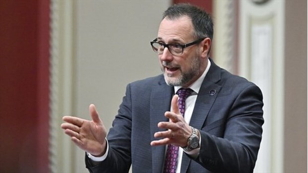 Ottawa va prolonger les permis de travailleurs temporaires pour un maximum d'un an