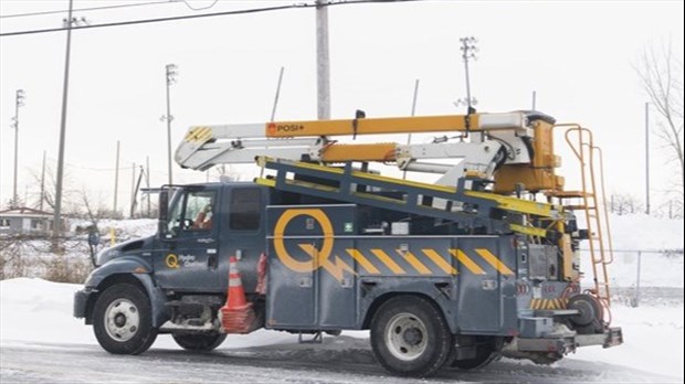 Plus de 70 000 clients d'Hydro-Québec sont sans électricité en raison des forts vents